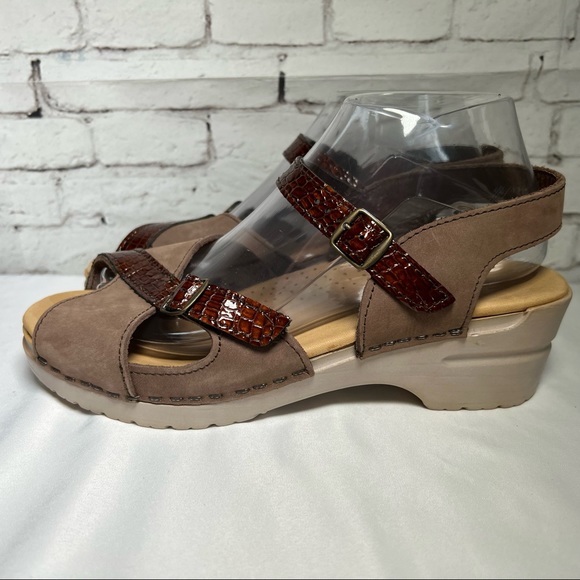 Sanita Two Tone Open Toe Clog Sandals Heels Leather Size 9 US 40 EU Buckle EUC - Picture 13 of 14
